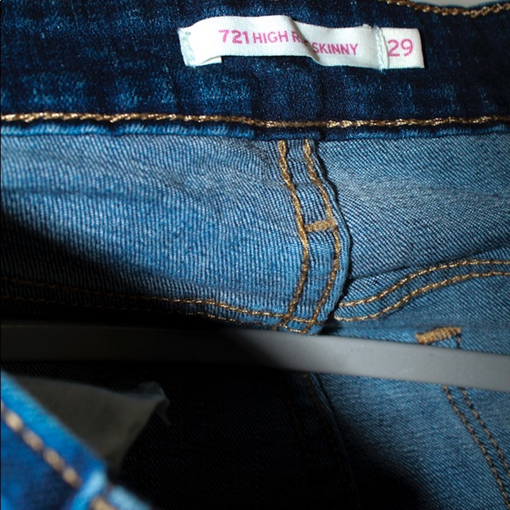 MUST GO ‼️ Donation Sale Levis 721 high waisted jeans. Read Description Below 👇 - Picture 4 of 5